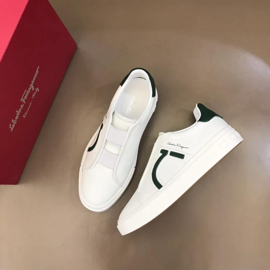 p400【Salvatore Ferraga**】New men's low-top casual shoes! Top-quality cow products, original lasts, made of imported cowhide, first-class texture, first-layer sheepskin lining! Original outsole! The details are exquisite and the style is versatile and upscale! Decorated with a three-dimensional Gancini logo, the back of the tongue and lace-up piping add a pop of color. The high-tech sole features a holographic pattern and Gancini details, making it ideal for a practical yet stylish everyday look. Code number 38-44 (45 can be customized)